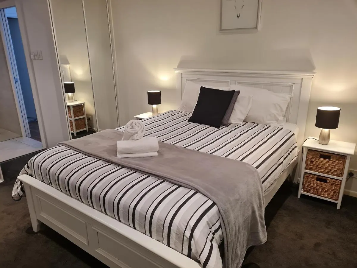 Wharf Lodge River View Apartment Maroochydore 0*,  Αυστραλία